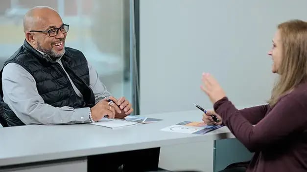 Agent having a conversation with a Medicare client