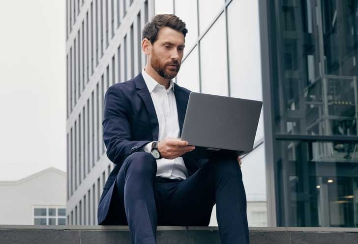 Financial Advisor Choosing The Top FMO