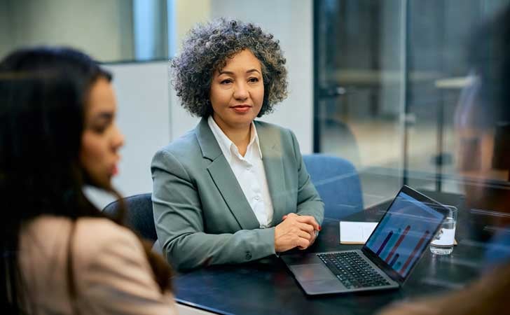 Medicare Agent Using Lead Advantage Pro With Clients